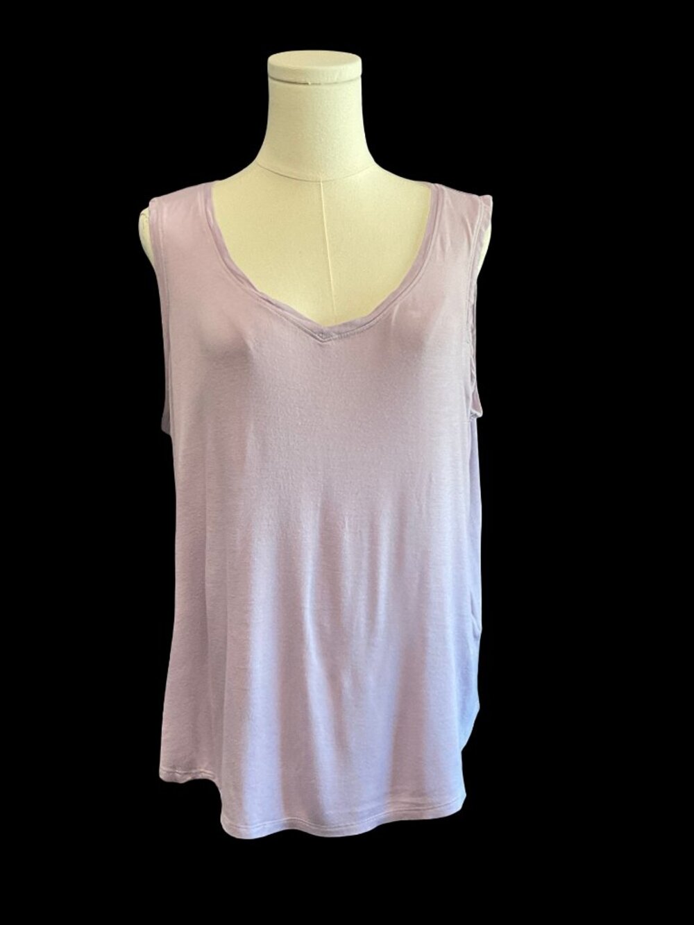 👗5/$25 - Lavender V-Neck Sleeveless Top